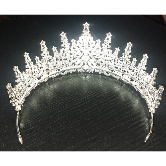 Beautiful Rhinestone Tiara for Brides Quinceanera Pageants Princess Queen & More - Picture 6 of 12